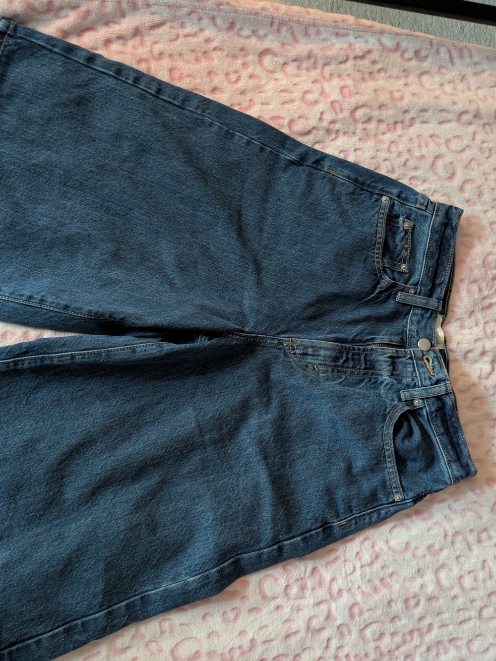 Universal Thread High-Waist Shorts in Dark Blue Denim